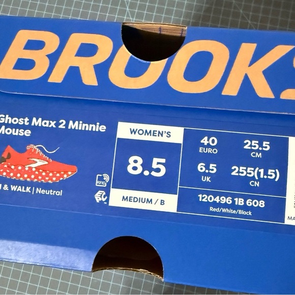 Women’s Brooks Ghost Max 2 Disney Minnie Red and White Run Disney Shoes 8.5 - Picture 7 of 7